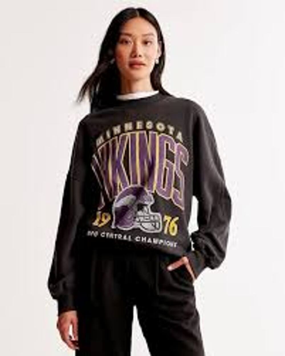 Abercrombie & Fitch Minnesota Vikings Oversized Sunday Crew Sweatshirt XS